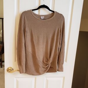 Twist hem long sleeve sweater.